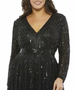 Mac Duggal Mother Of The Bride + Groom Dresses Sequined V-Neck Tea Length Cocktail Dress (Plus)